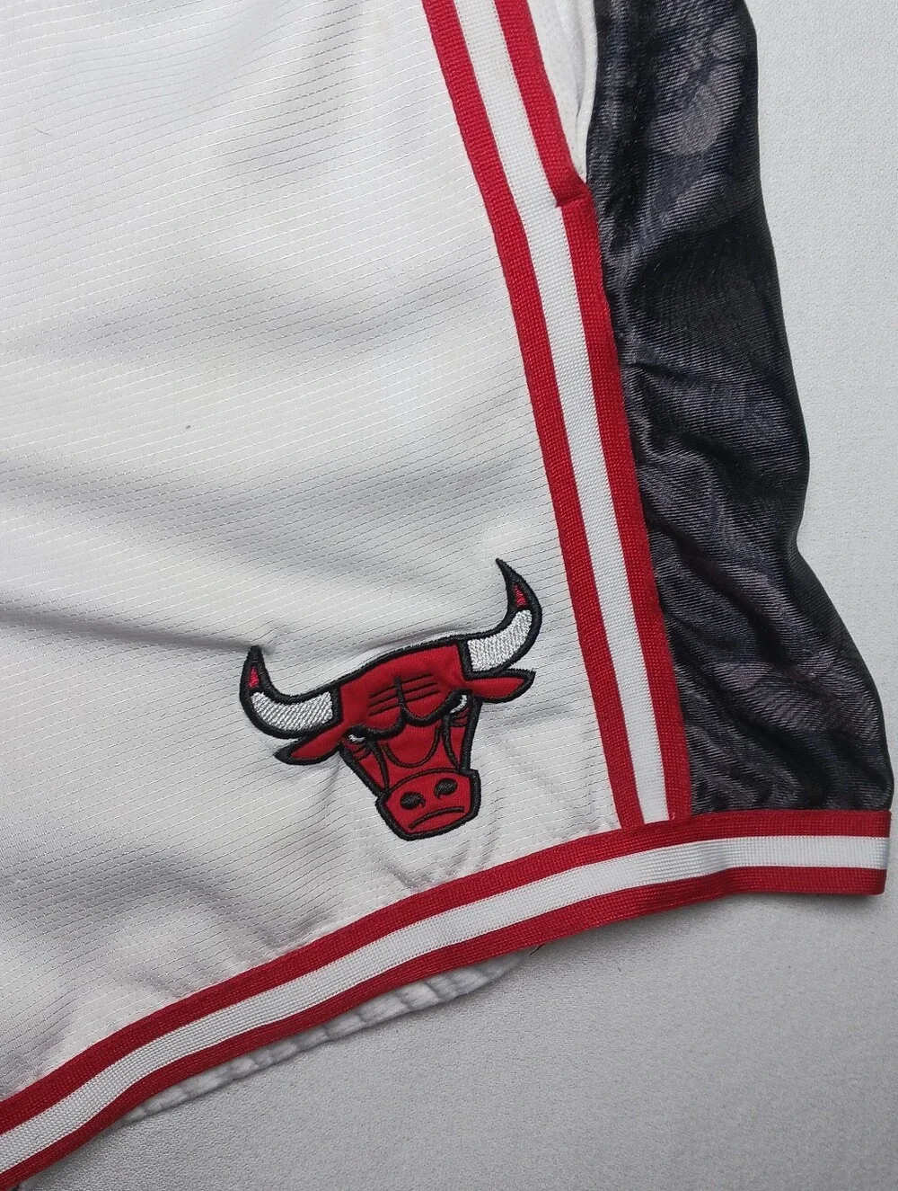 Ultra Game NBA Mens Chicago Bulls Mesh Basketball Shorts XL White Red